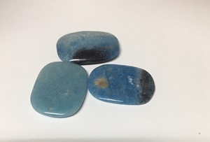 Mineral chakra cuarzo azul paraiba